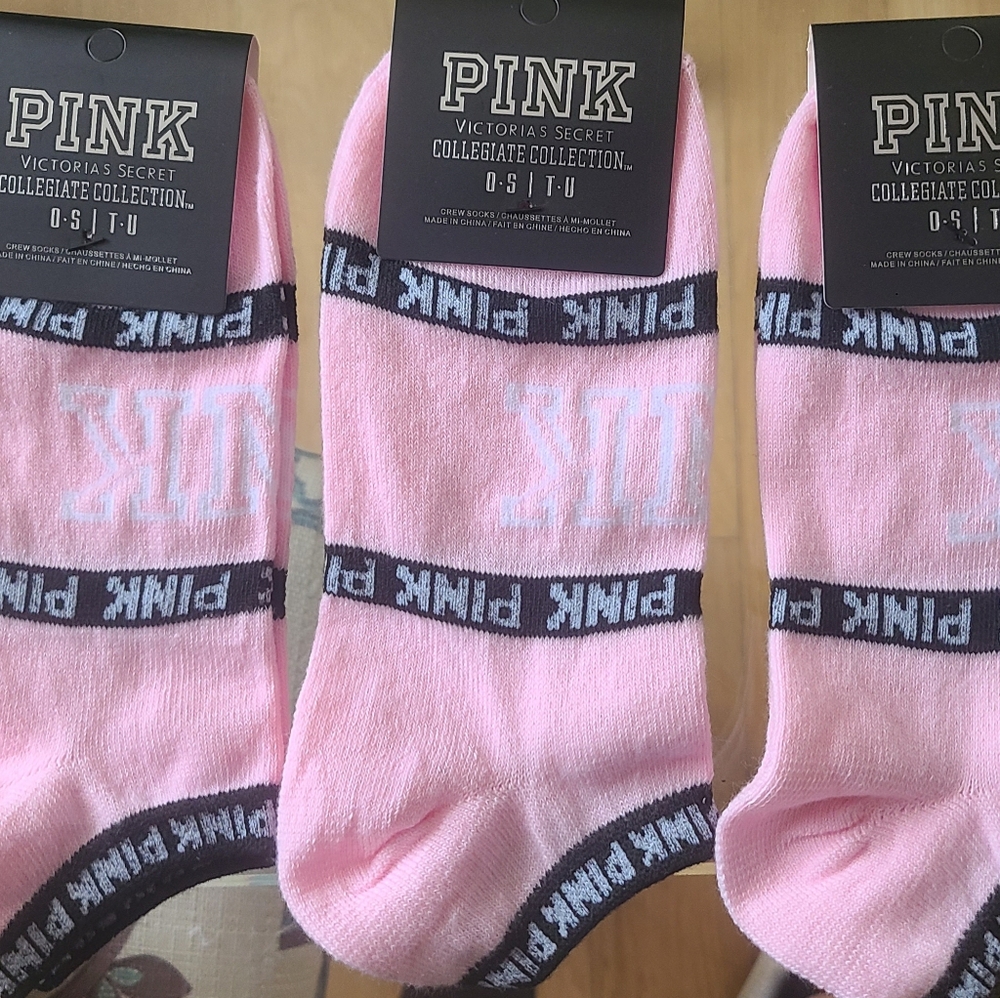 Victoria's Secret Pink Low-Cut Athletic Socks with Black Trim (3-Pack), NWT - Picture 2 of 2
